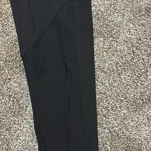 VS Pink Ultimate Light Leggings with Pockets - Picture 3 of 4